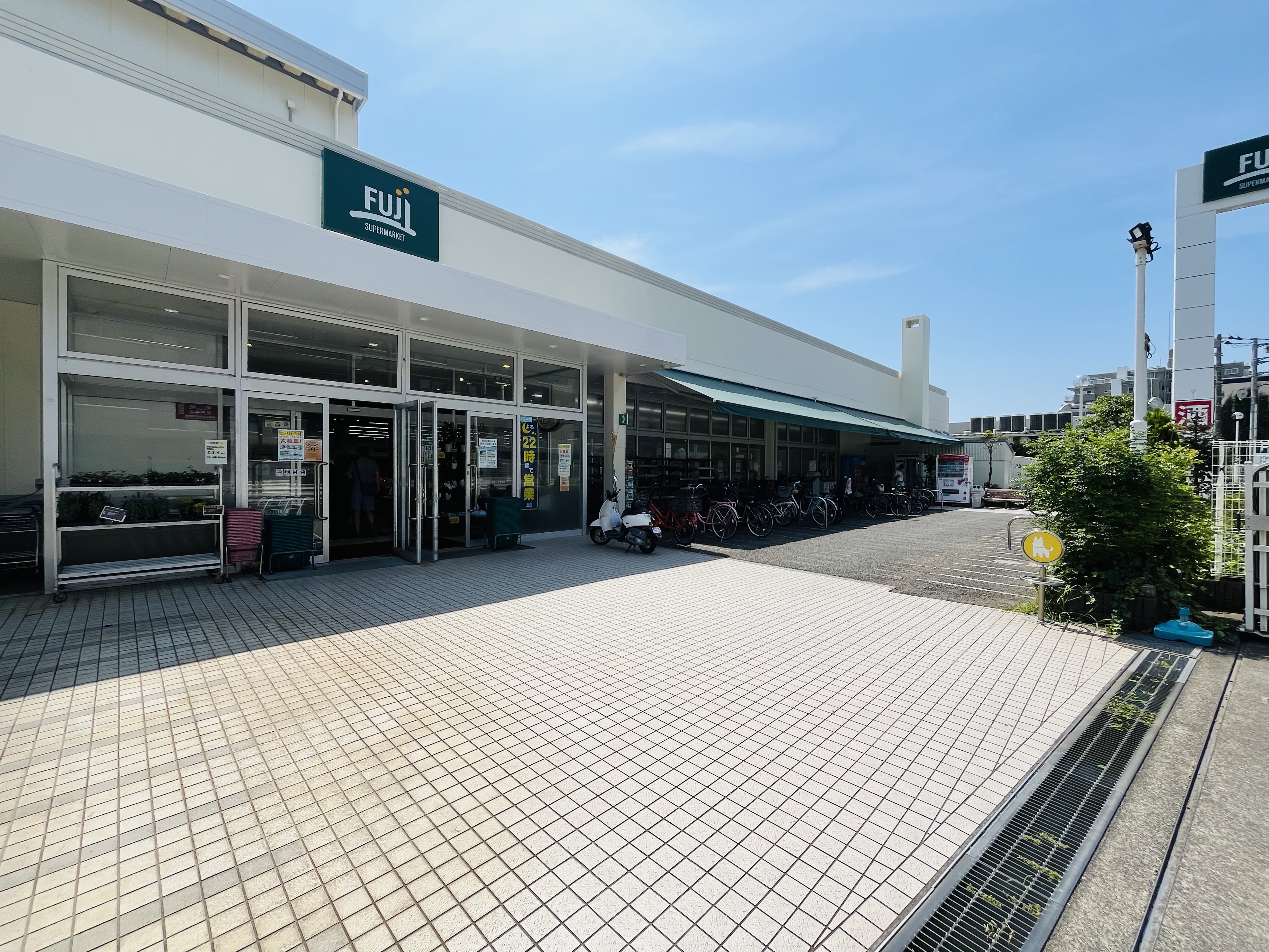 スーパーまで徒歩2分 約160m