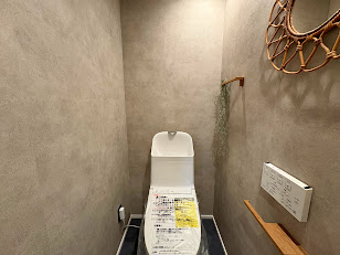 トイレの壁紙もかっこいい