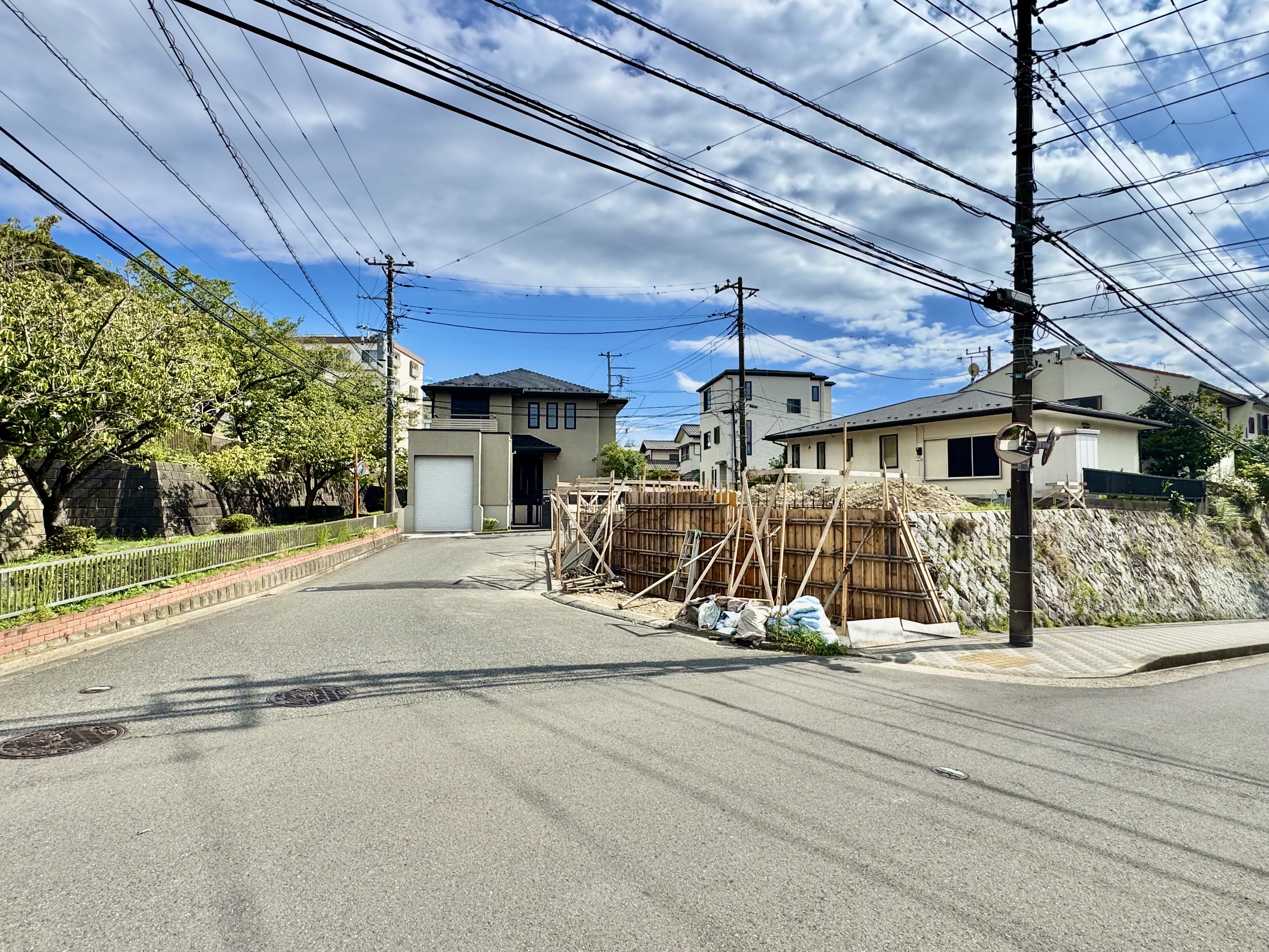 前面道路の様子、広々しており気持ちが良いです♪
