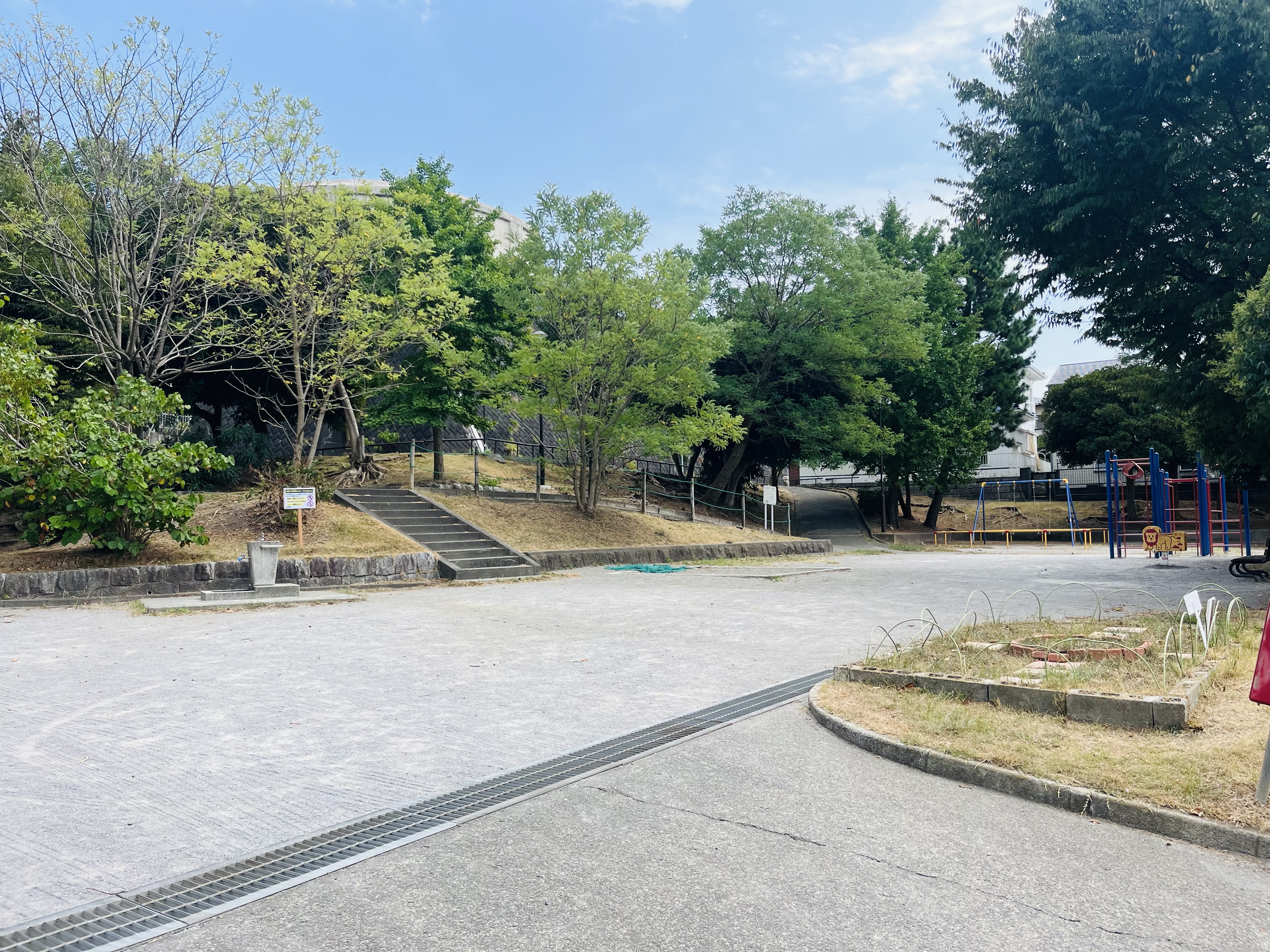 片瀬山東公園まで徒歩約4分(約320m)