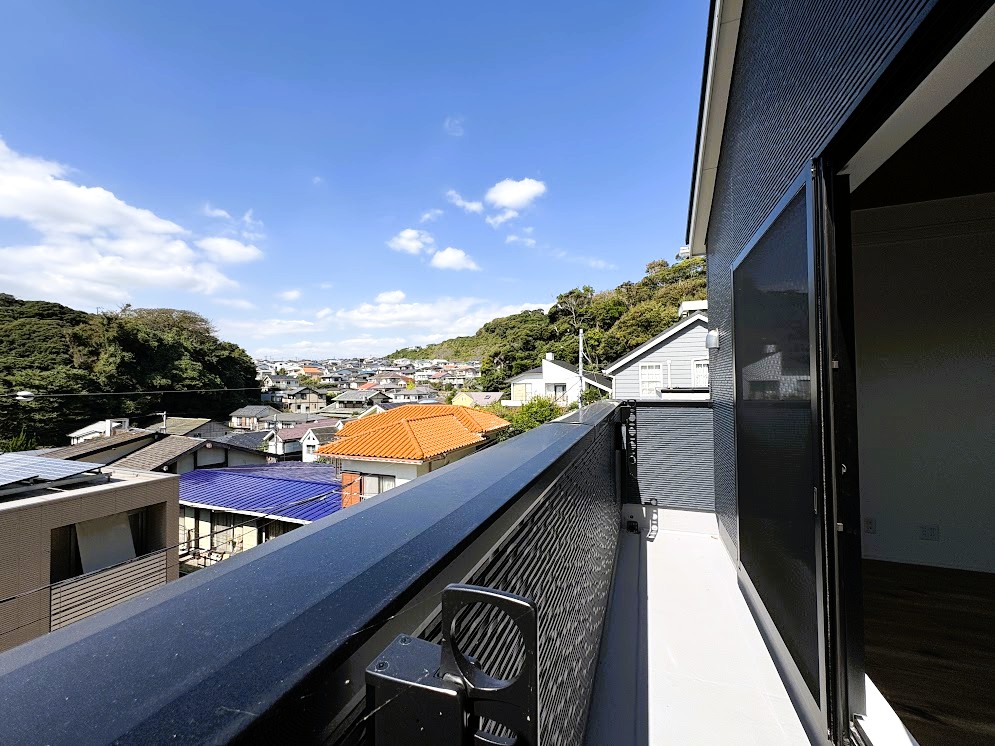 バルコニーから広がる景色が、毎日の暮らしに彩りを添えます
