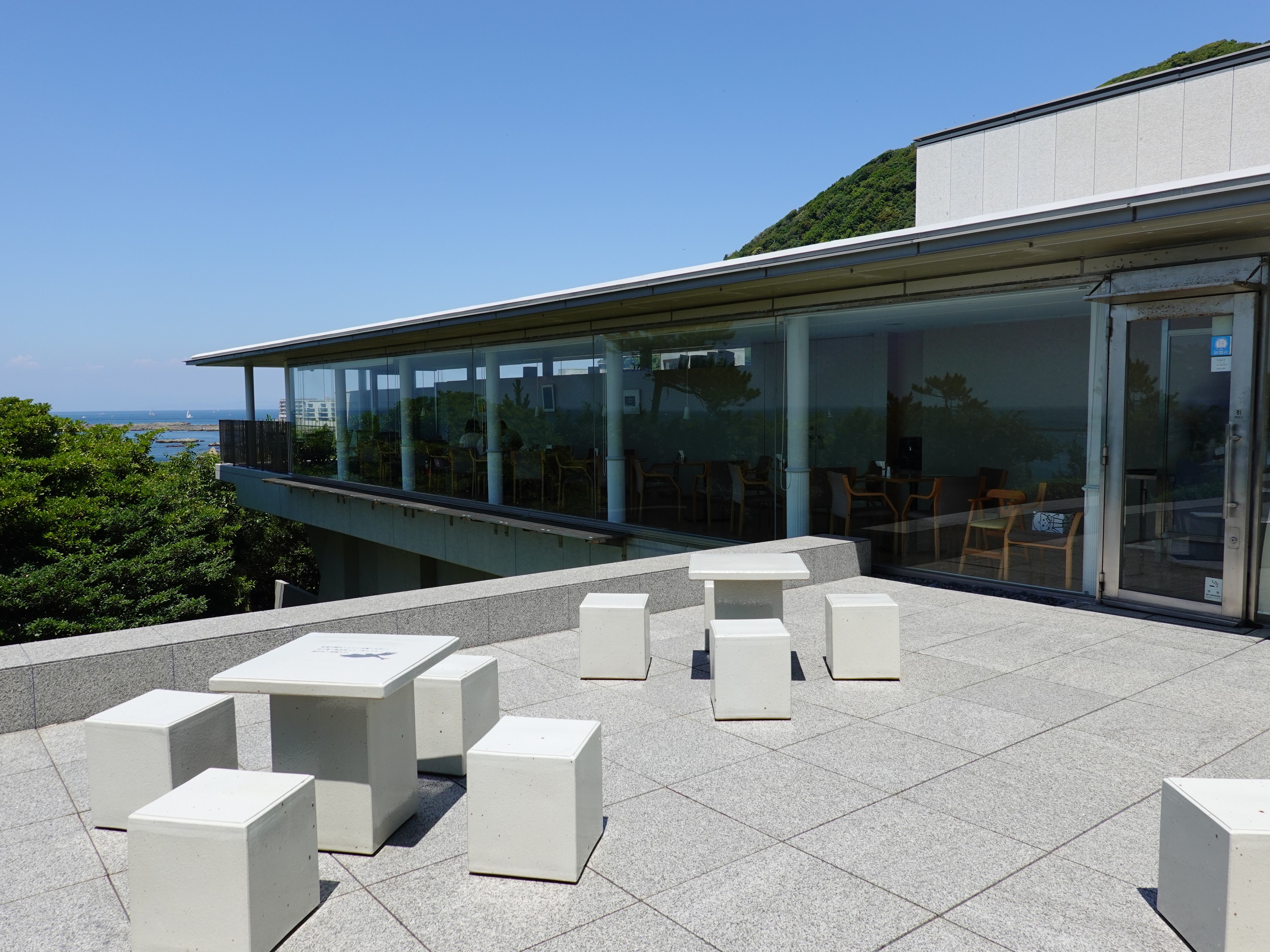 神奈川県立葉山近代美術館まで1300m
