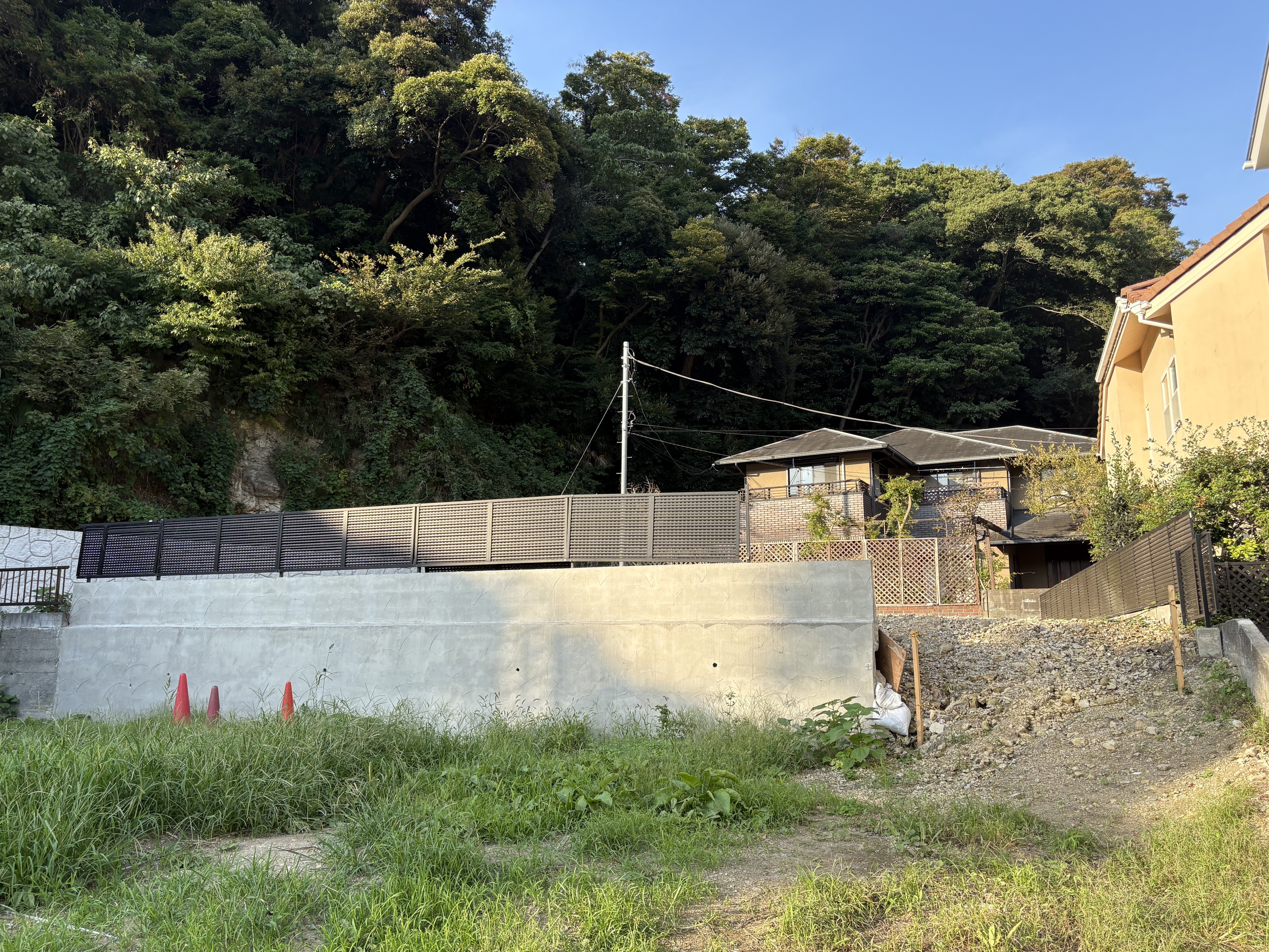 ひな壇の土地形状です