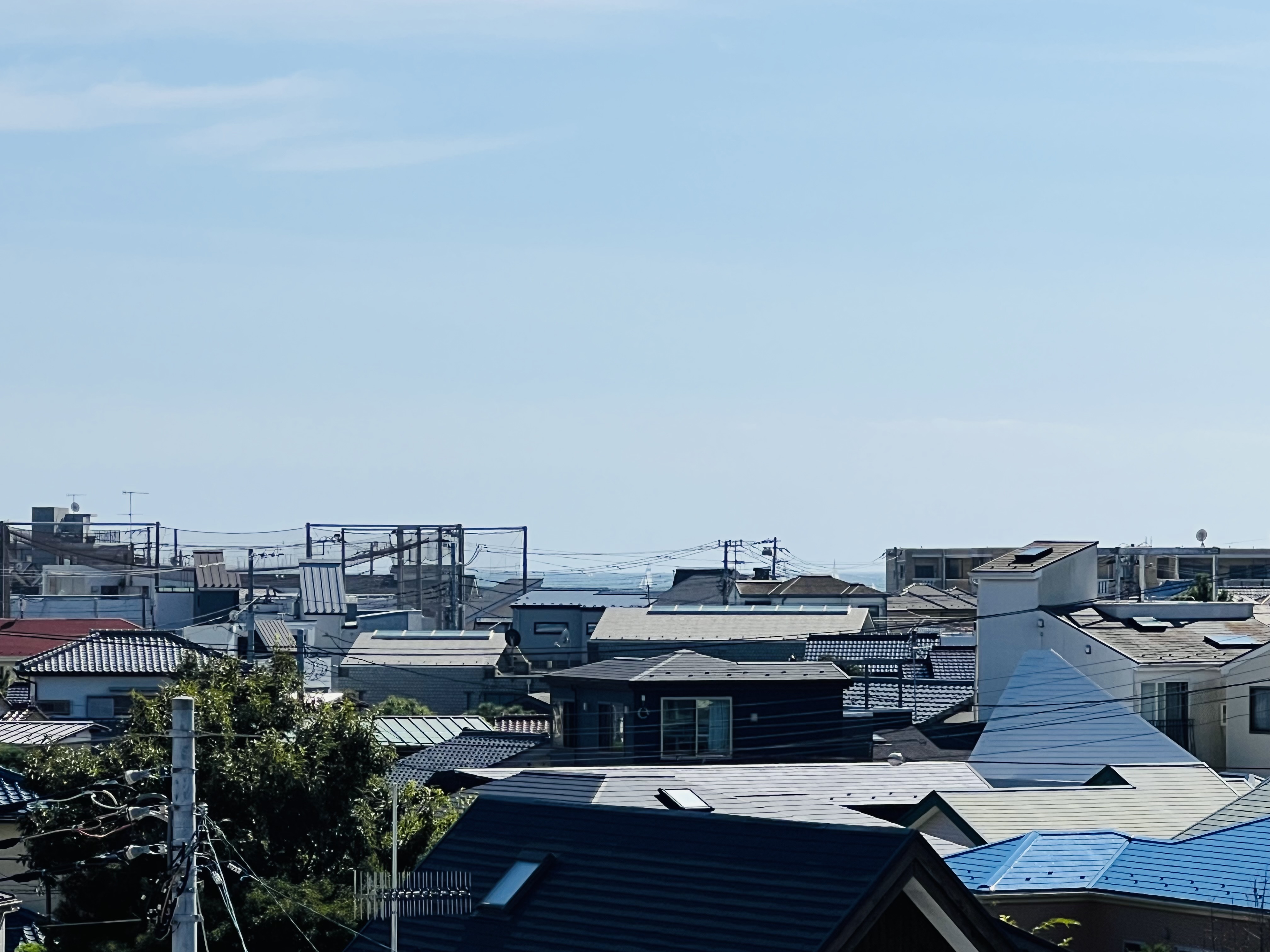 バルコニーから海を遠望します