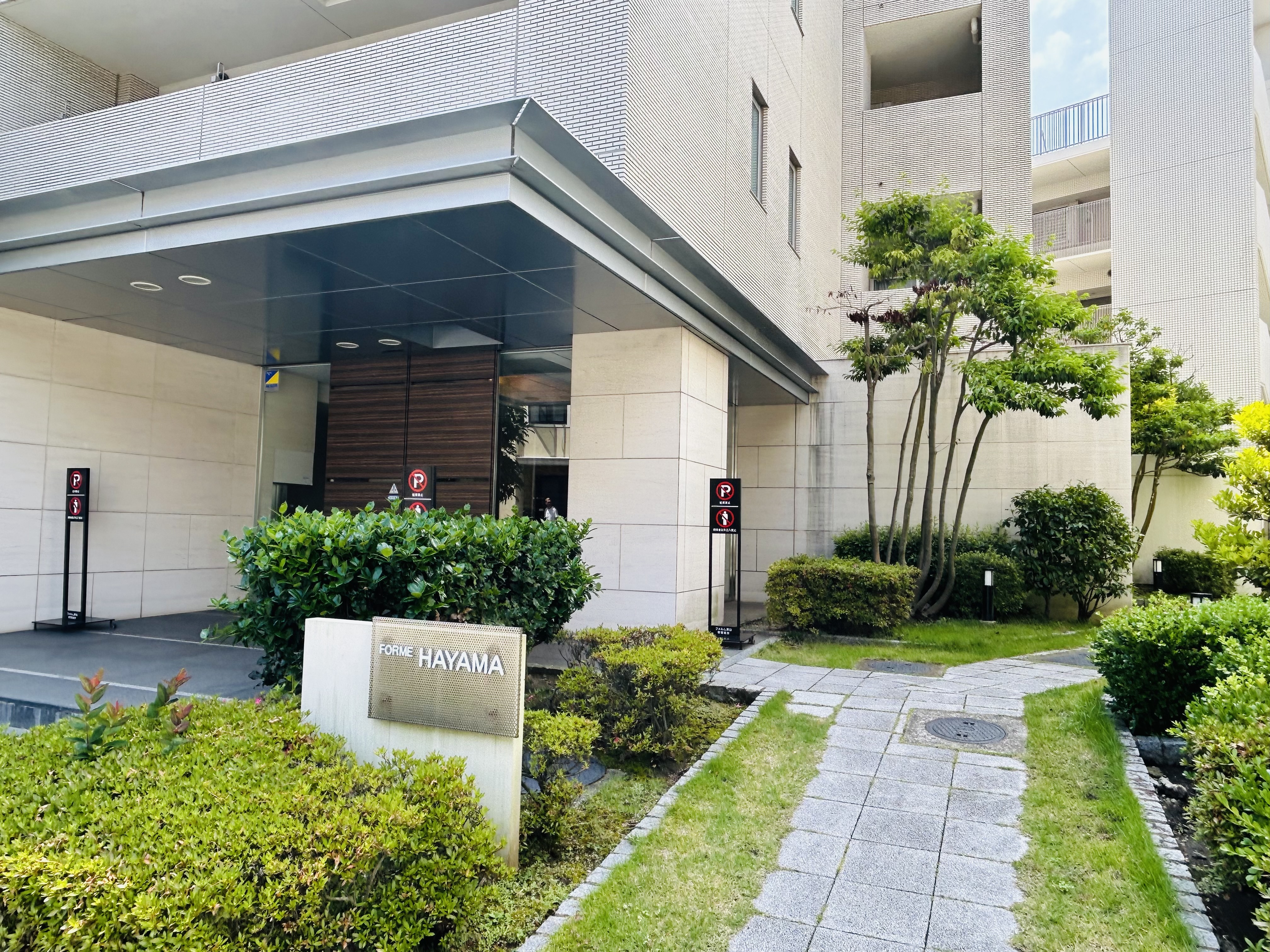 マンション入り口付近