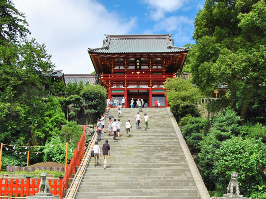 鶴岡八幡宮 約1080m
